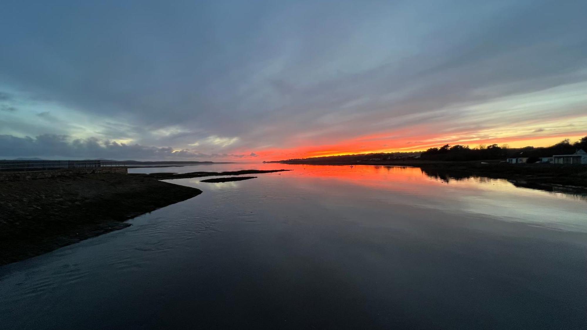 Llanw Malltraeth - Malltraeth Tides Llangadwaladr  المظهر الخارجي الصورة